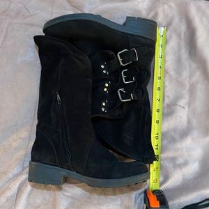 Suede boots with buckles lug sole